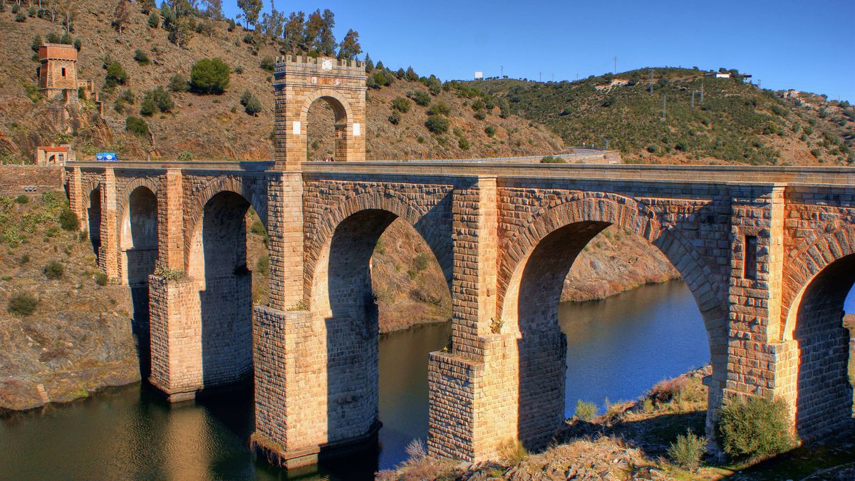 El puente romano de Alcántara, primer lugar de España donde se usó el hormigón armado