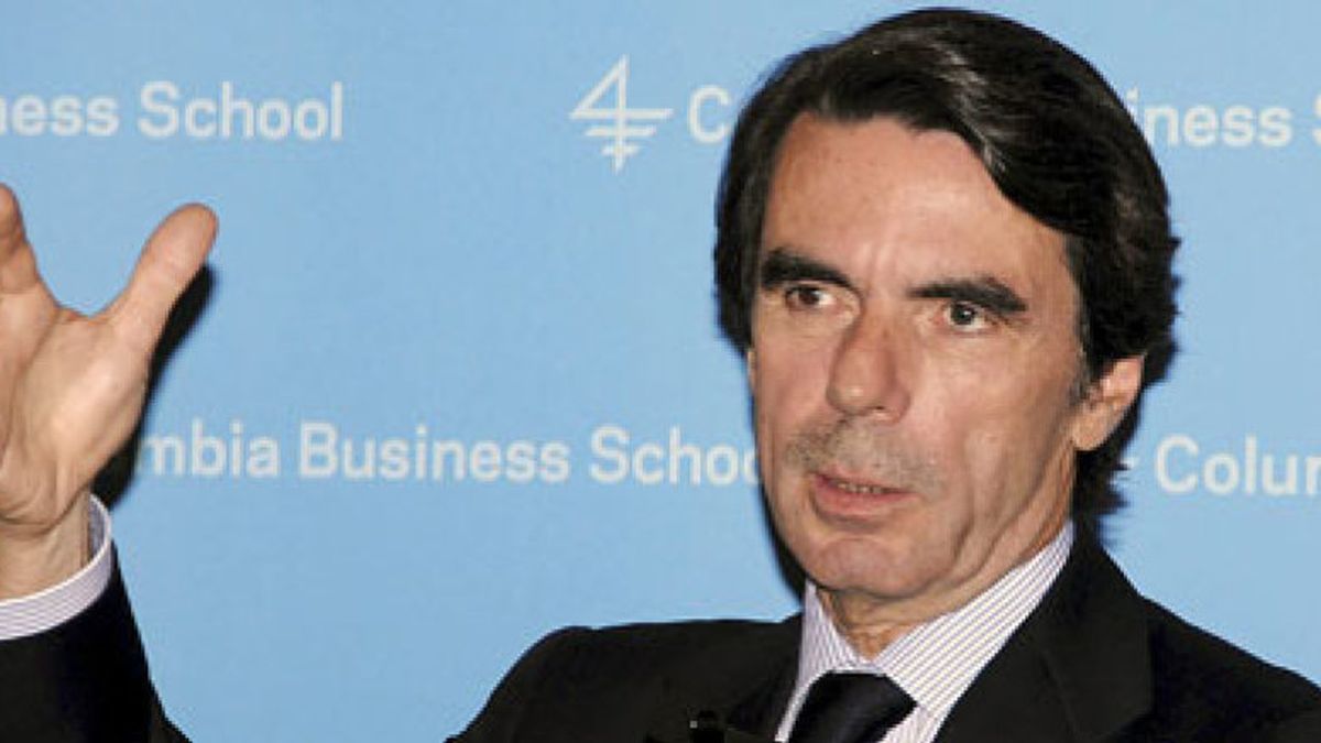 Aznar califica a Gadafi de "amigo extravagante" de Occidente