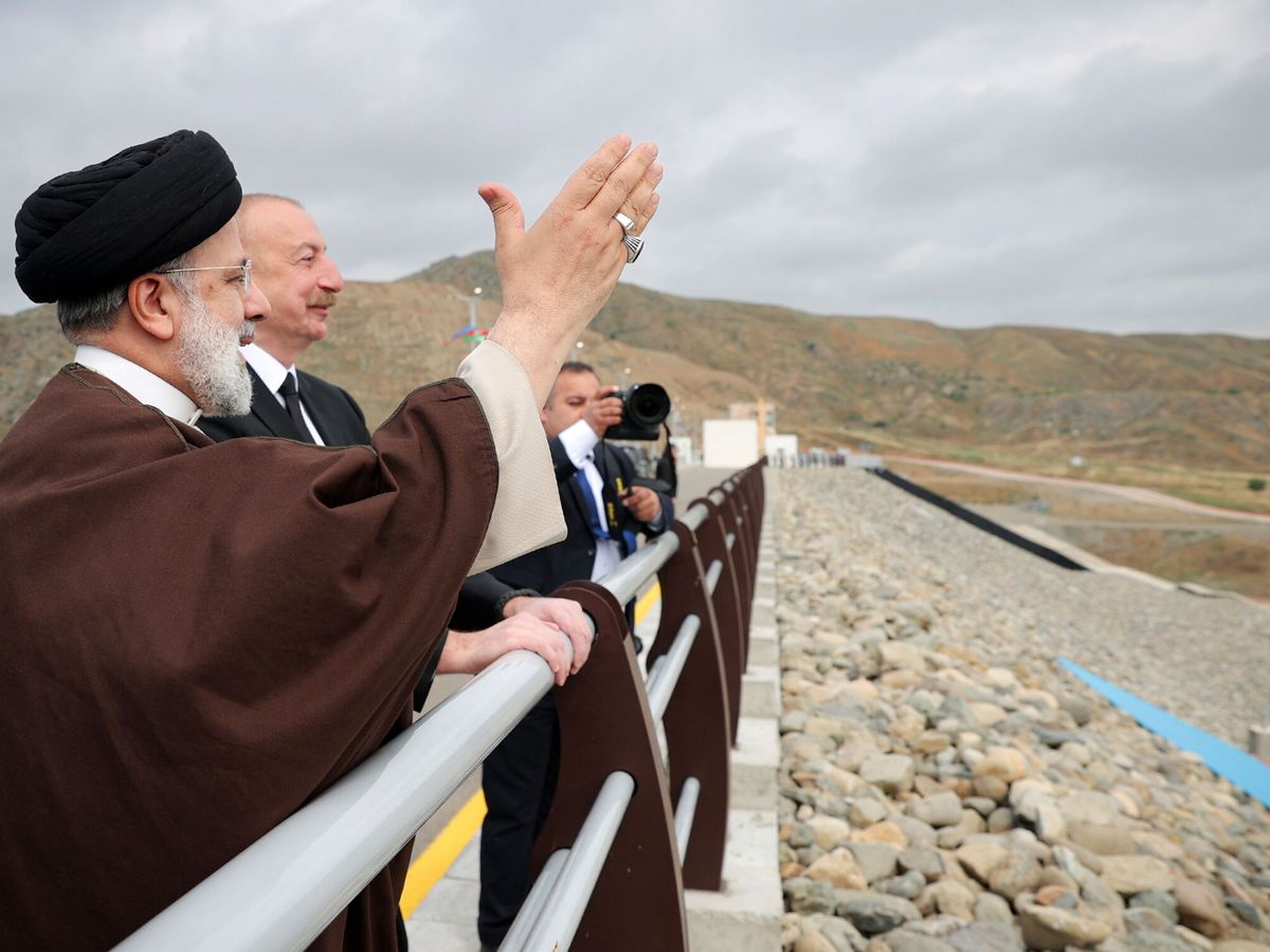 Foto: Raisi inaugurando la presa junto a Aliyev. (EFE)