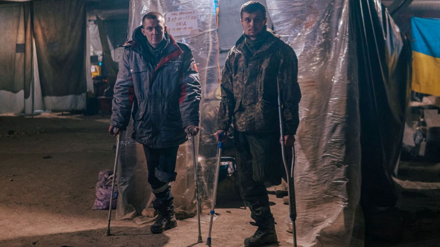 Heridos dentro del búnker de Azovstal. (Dmytro Orest Kozatskyi/Press service of Azov/Reuters)