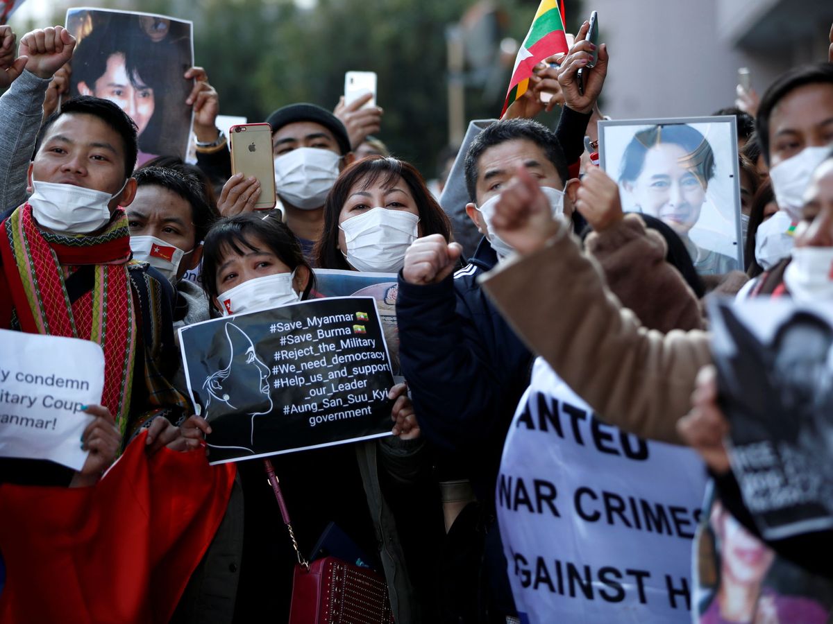 Foto: Manifestantes ciudadanos de Birmania que residen en Japón protestando. (Reuters)