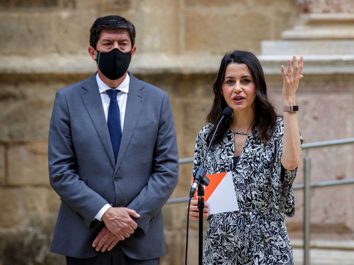 Foto: La líder de Cs, Inés Arrimadas, acompañada por el vicepresidente del Gobierno andaluz, Juan Marín. (EFE)