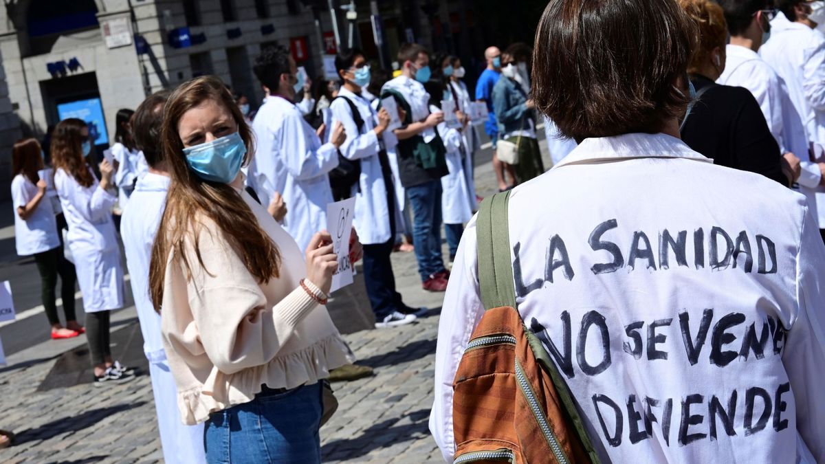 Un centenar de médicos exigen en Madrid el fin de la "precariedad" en Sanidad