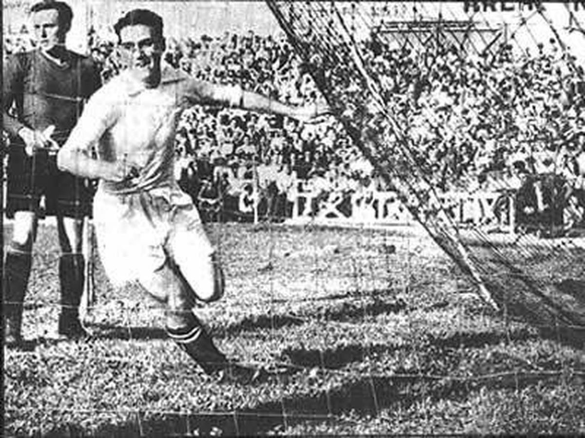 Foto: Uno de los goles del Real Madrid frente al Barcelona en el partido disputado en junio de 1943 en Chamartín (centurymatch.com)