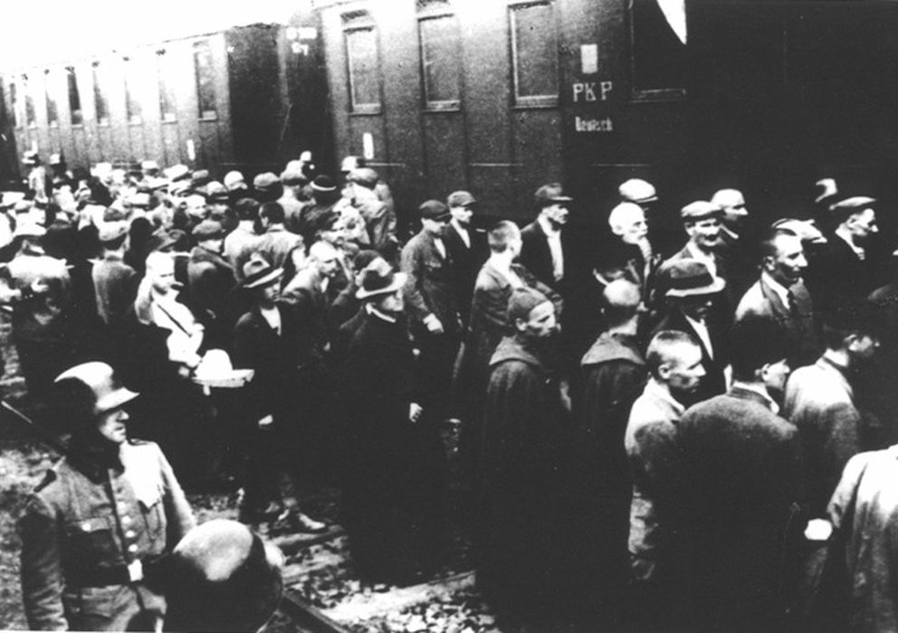 Foto: Primer transporte de prisioneros al campo de concentración de  Auschwitz  (CC)