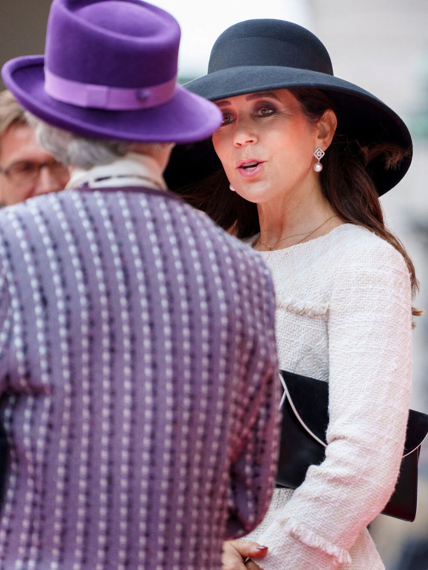 La princesa Mary conversando con la princesa Benedicta. (Reuters)
