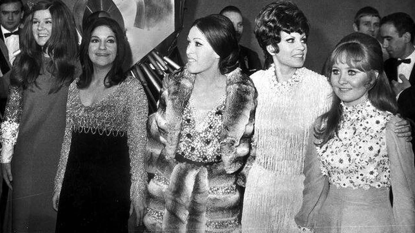 Salomé con Massiel y otros participantes de Eurovisión 1969, que se celebró en Madrid. (Cordon Press)