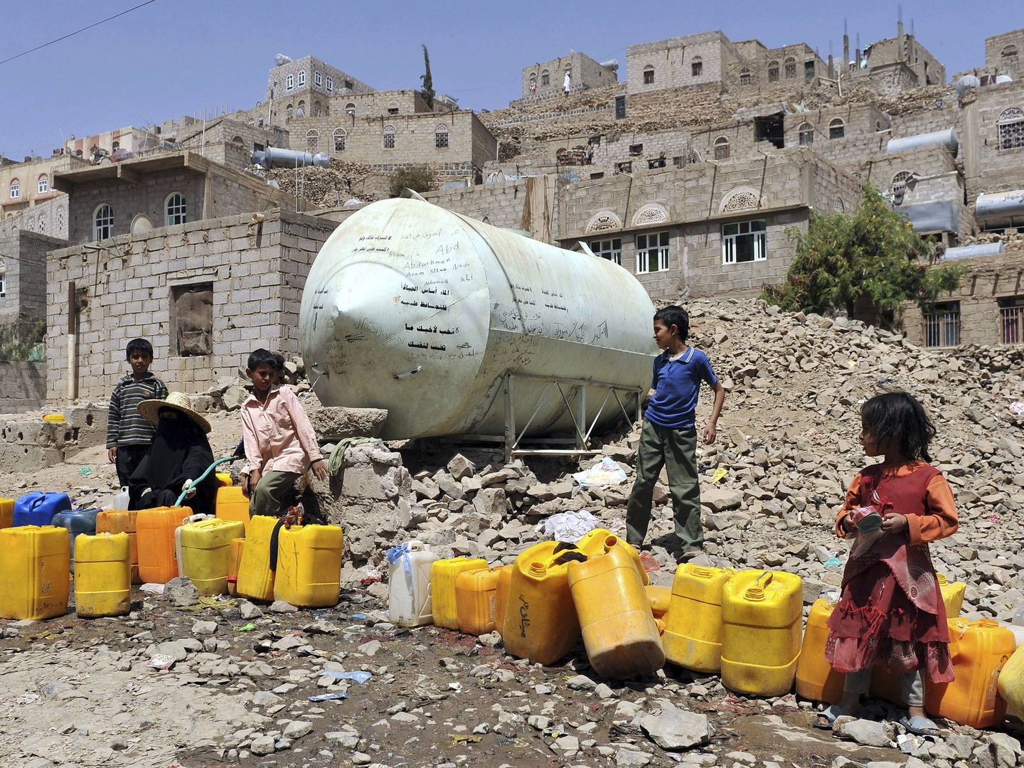 El acceso al agua potable sigue dividiendo al mundo. EFE/Yahya Arhab