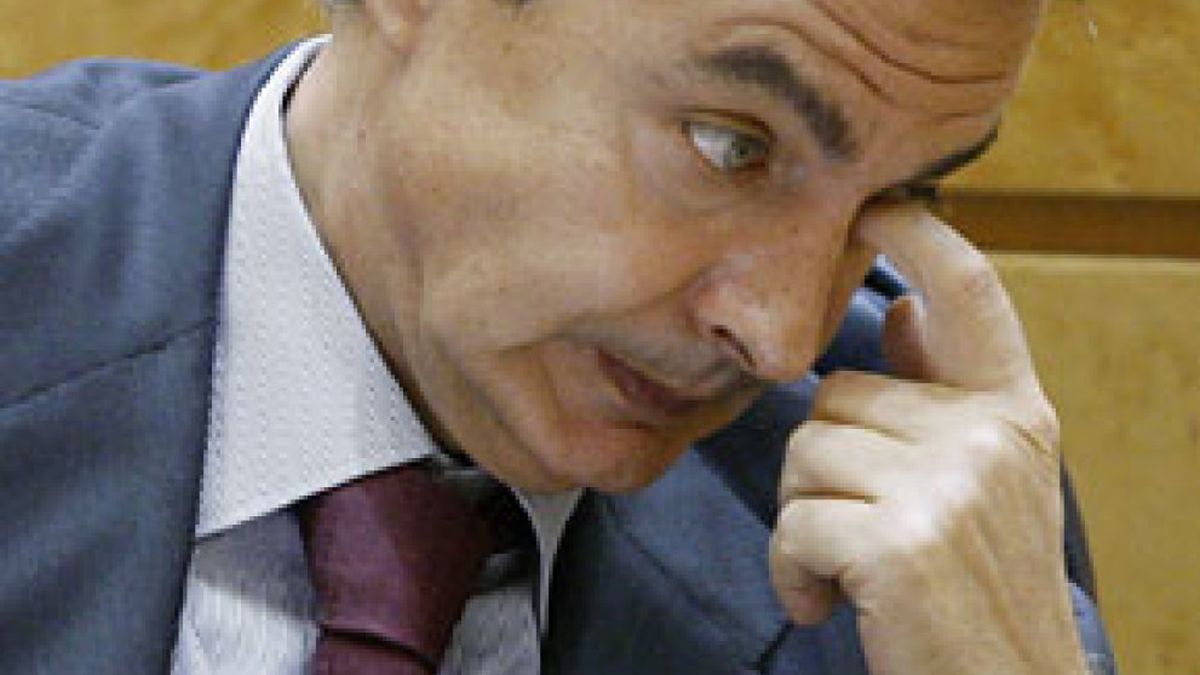 Nueva reprimenda de 'El País' a Zapatero por los "modos presidencialistas" ante la crisis