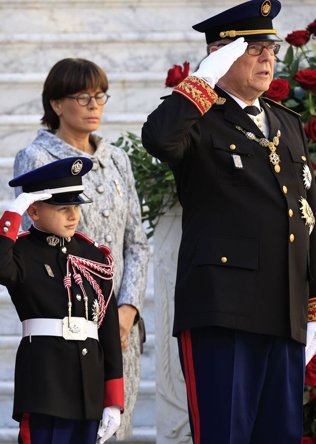 El príncipe Jacques de Mónaco, durante el Día Nacional junto a su padre. (EFE/Pool/Valery Hache)