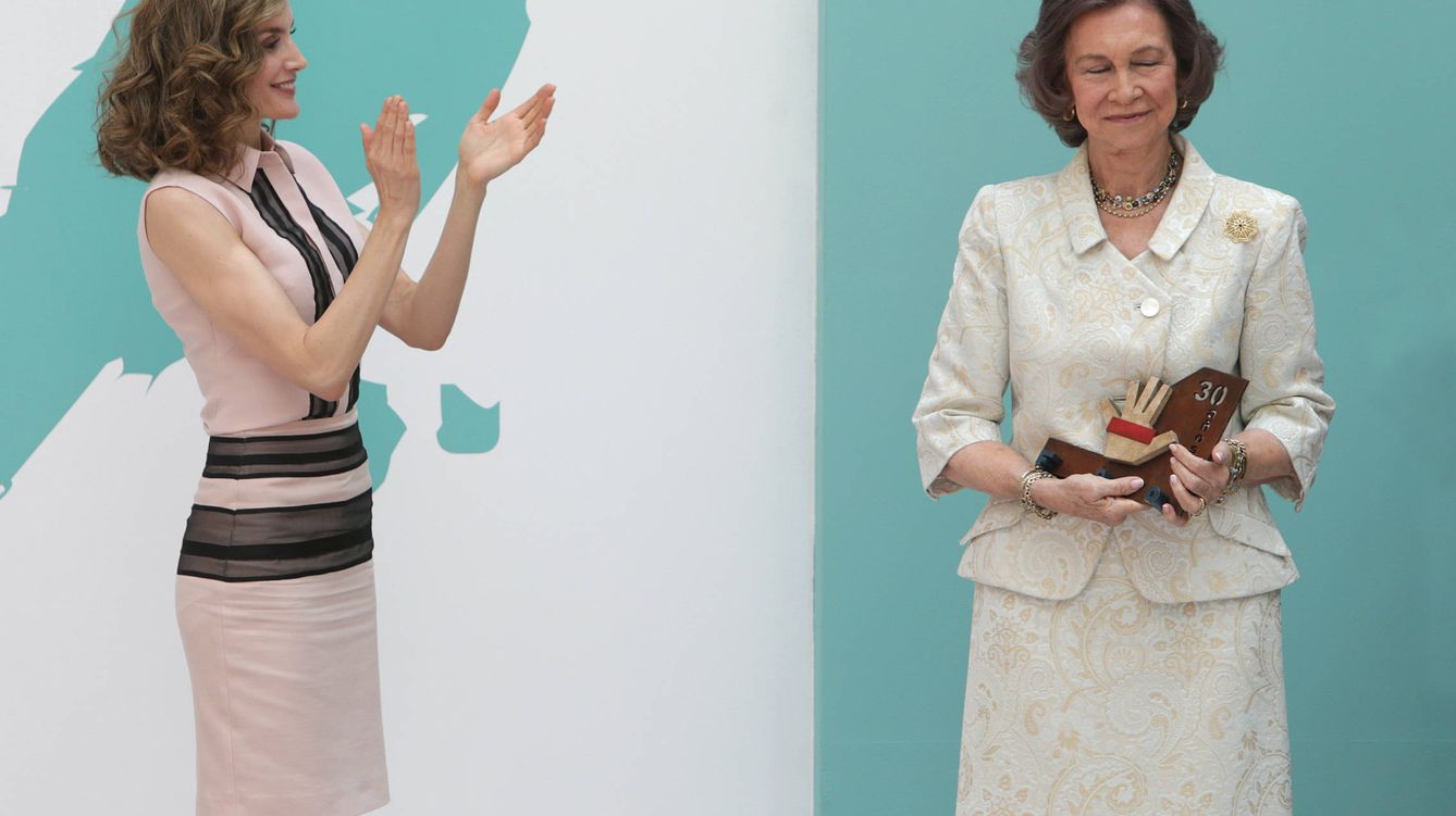 Foto: La Reina Letizia aplaude a Doña Sofía (Gtres)