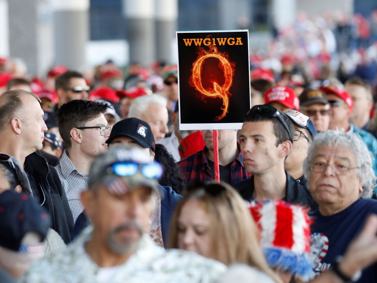 Foto: Una manifestación de la corriente QAnon en Las Vegas. (Reuters)