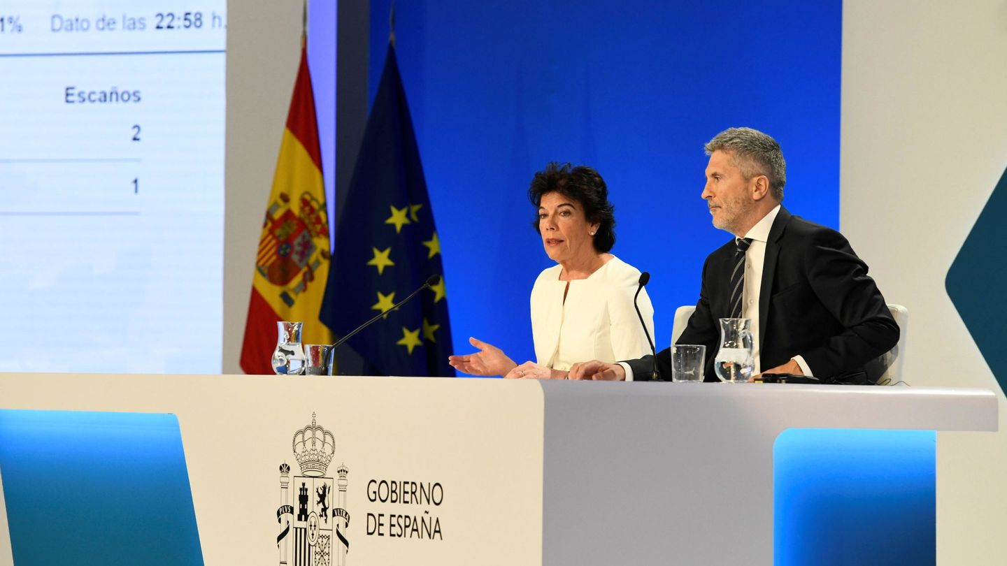 Isabel Celaá y Fernando Grande-Marlaska ofrecen los resultados de las europeas. (EFE)