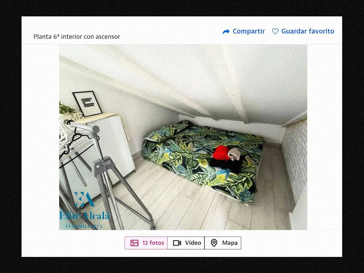Foto: 'Dormitorio' de un ático en Chamberí a la venta por 199.000 euros. (Idealista)