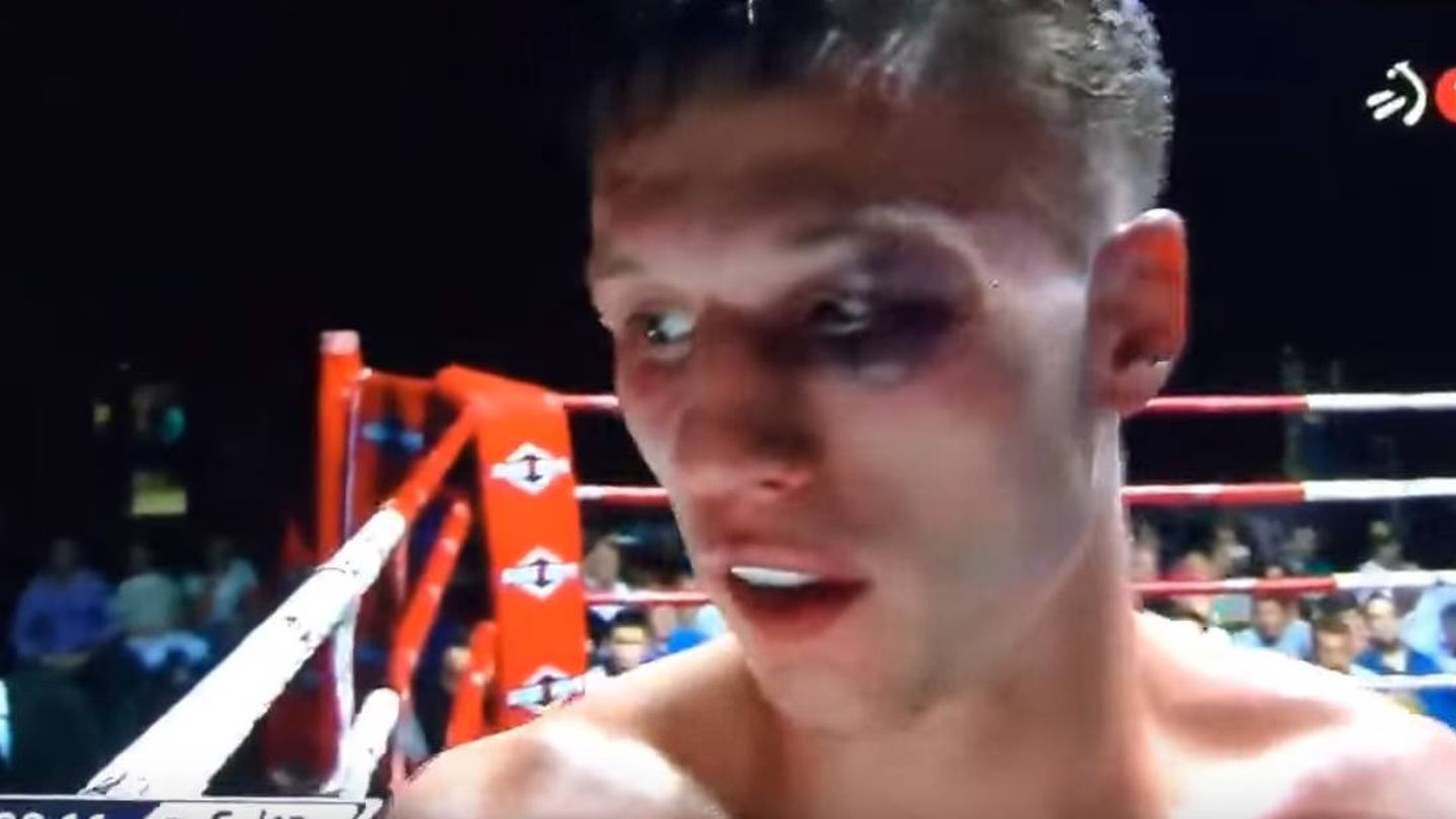 Podolsky perdió por KO técnico debido al estado de su ojo. 