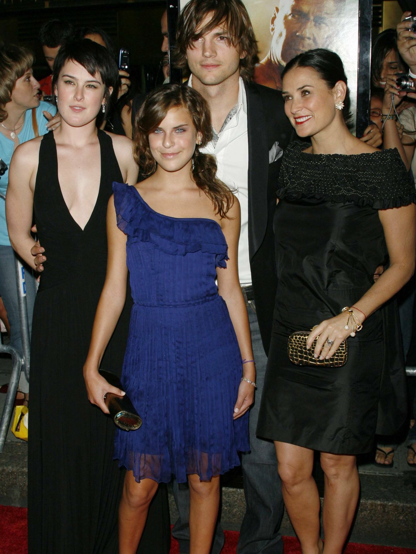 Demi y Ashton con las hijas de la actriz, entre ellas Tallulah, de azul. (Cordon Press)