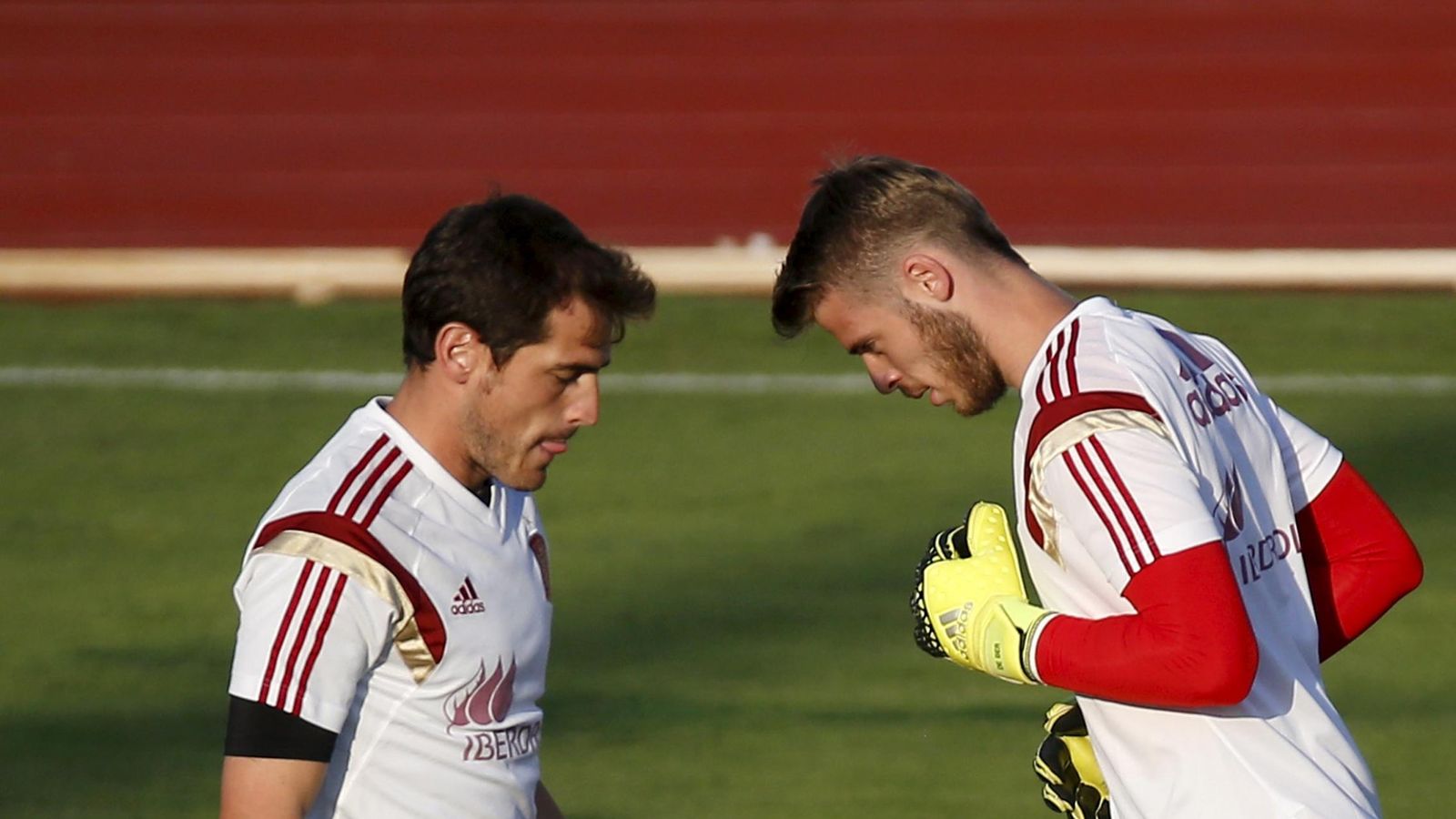 Foto: Casillas y De Gea, durante un entrenamiento de la selección española (Reuters)
