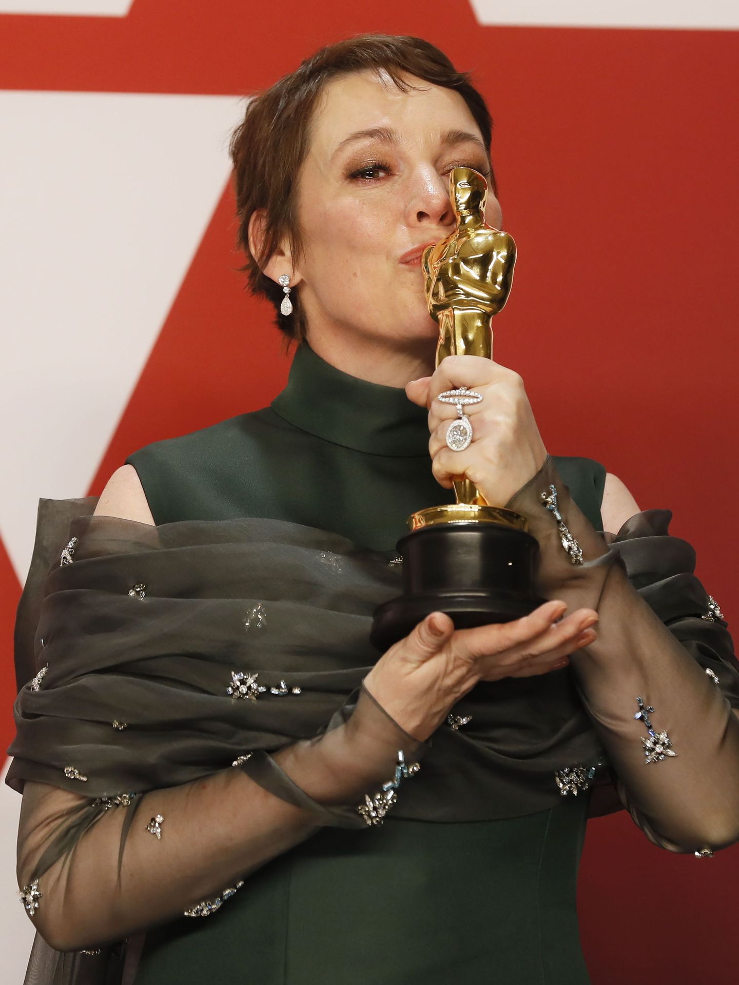 Olivia Colman, con su estatuilla a mejor actriz protagonista por 'La Favorita' en 2019. (EFE)