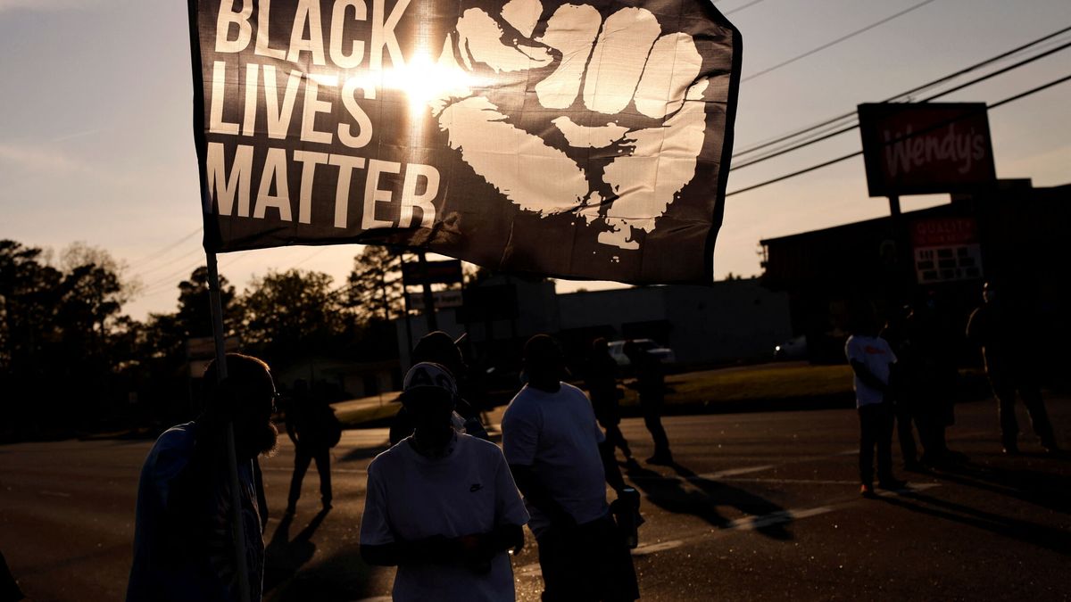 Muere el primo del fundador de Black Lives Matter tras ser electrocutado por la Policía con un táser