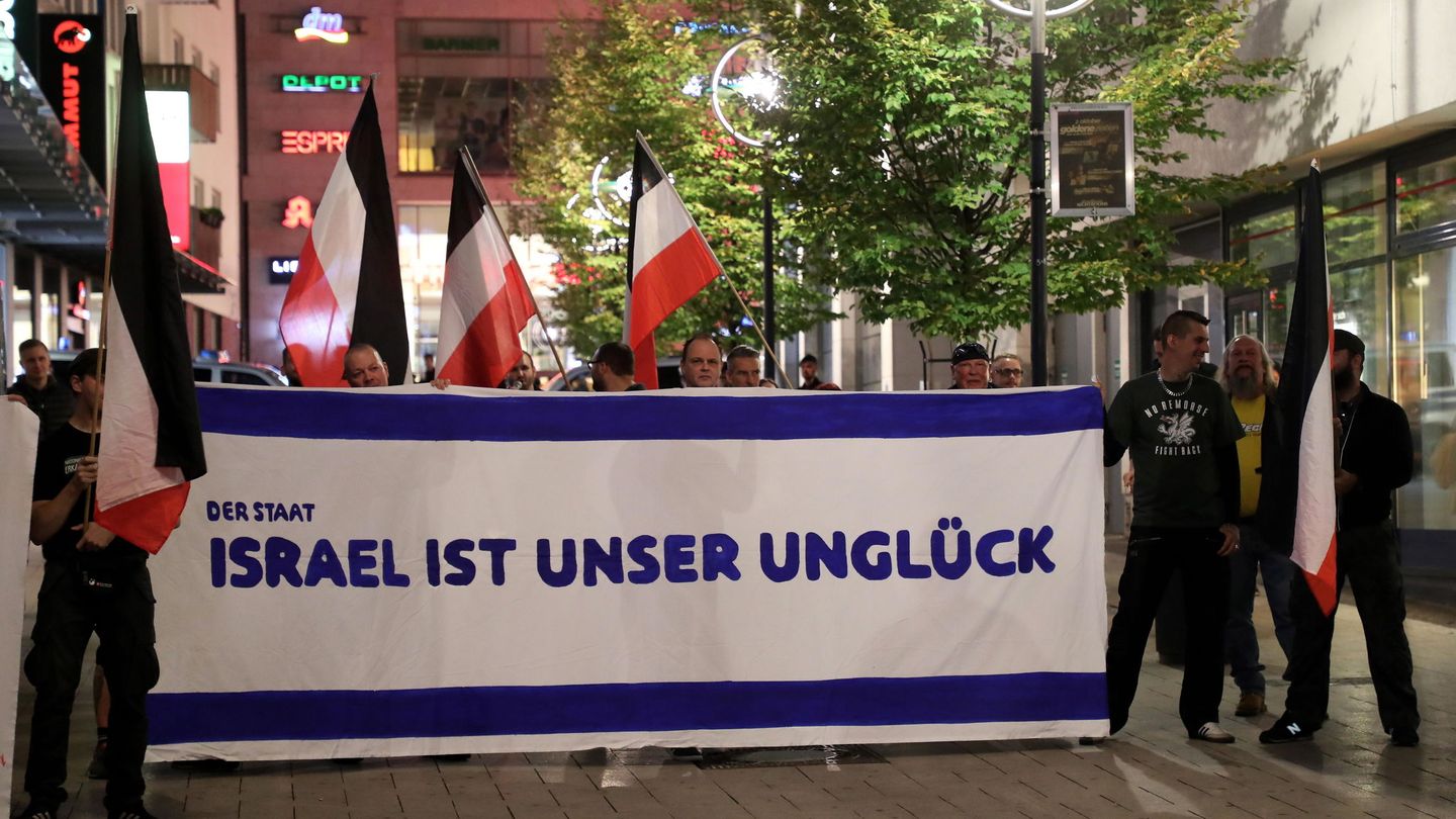 Manifestantes de extrema derecha en Dortmund. (EFE/Stringer)