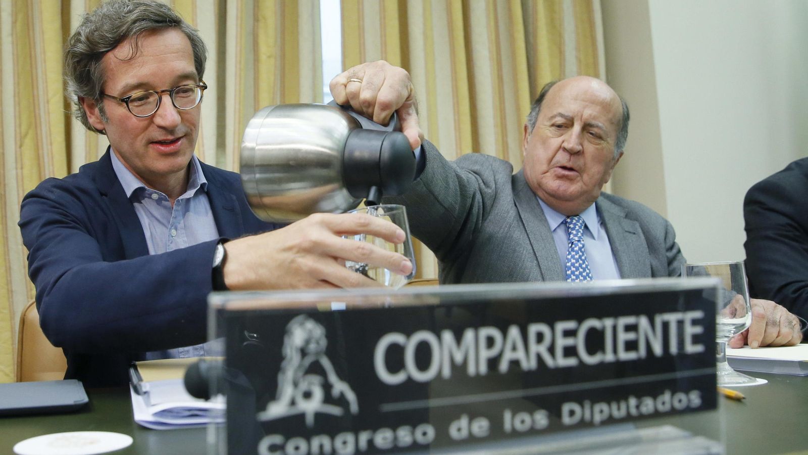 Foto: A la izquierda, Juan Manuel Albendea Pabón, todavía diputado del Partido Popular. (Efe)