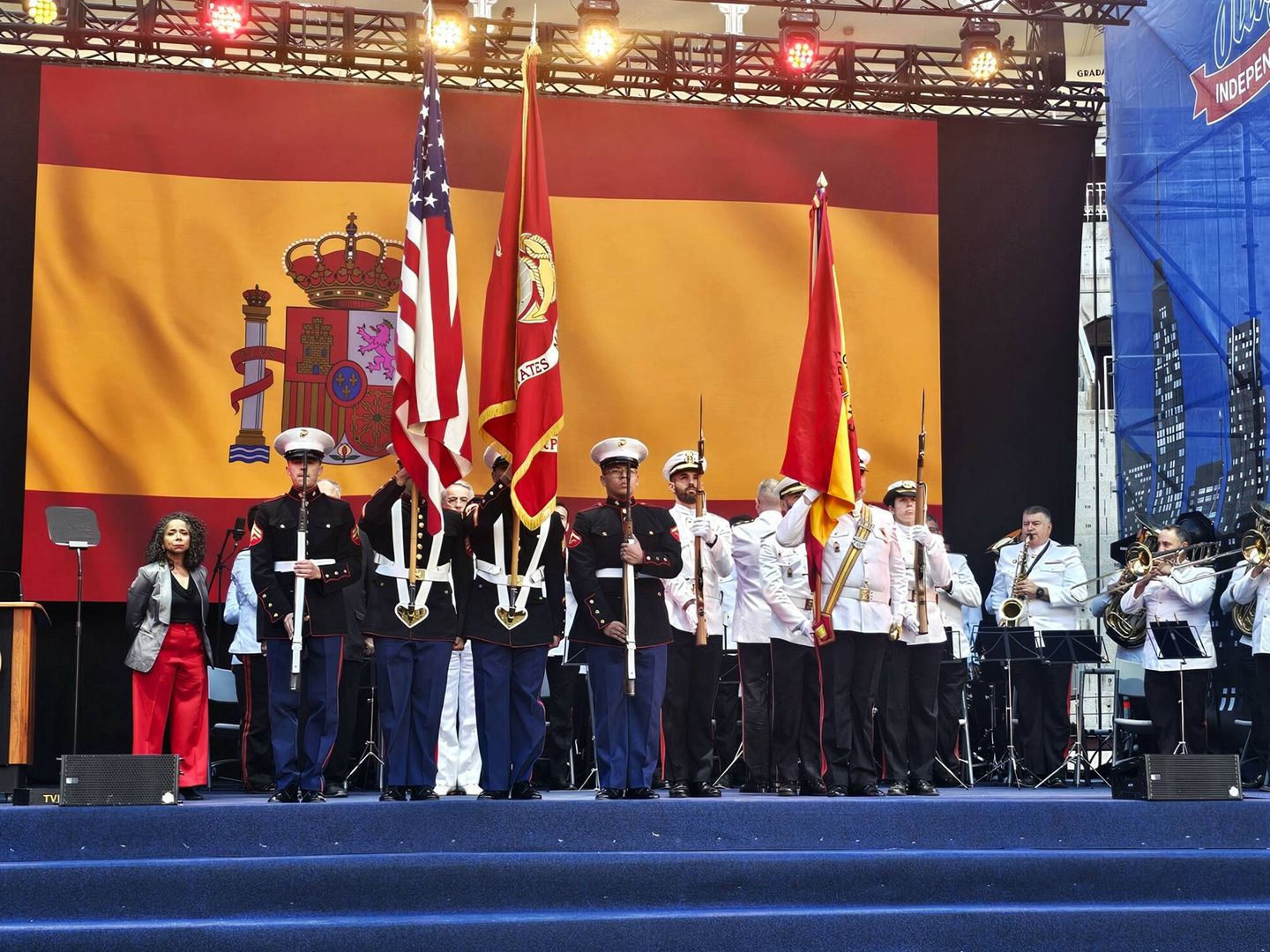 Ceremonia de banderas que dio inicio a los actos del Aniversario (Juanjo Fernández)