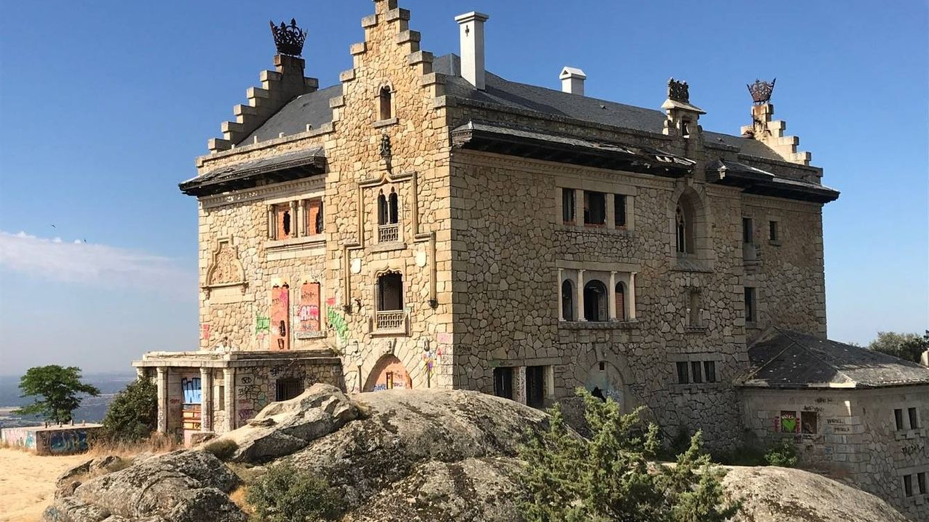Mil euros al mes de multa para los dueños del palacio maldito (y olvidado) de los Franco