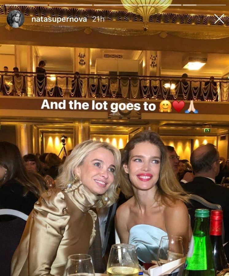 Foto: Corinna Larsen y Natalia Vodionava en los Golden Unicorn Awards. (Instagram)