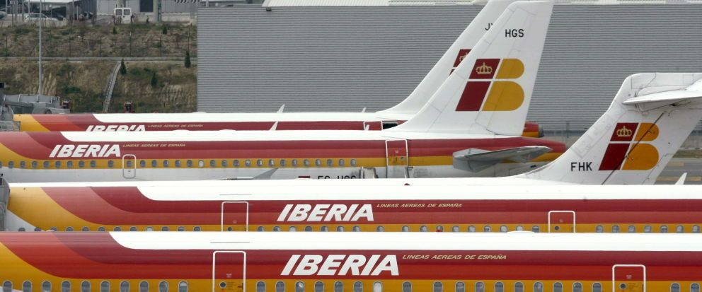 Fotografía de archivo tomada el 02/04/2007, de varios aviones de la compañía Iberia (EFE)