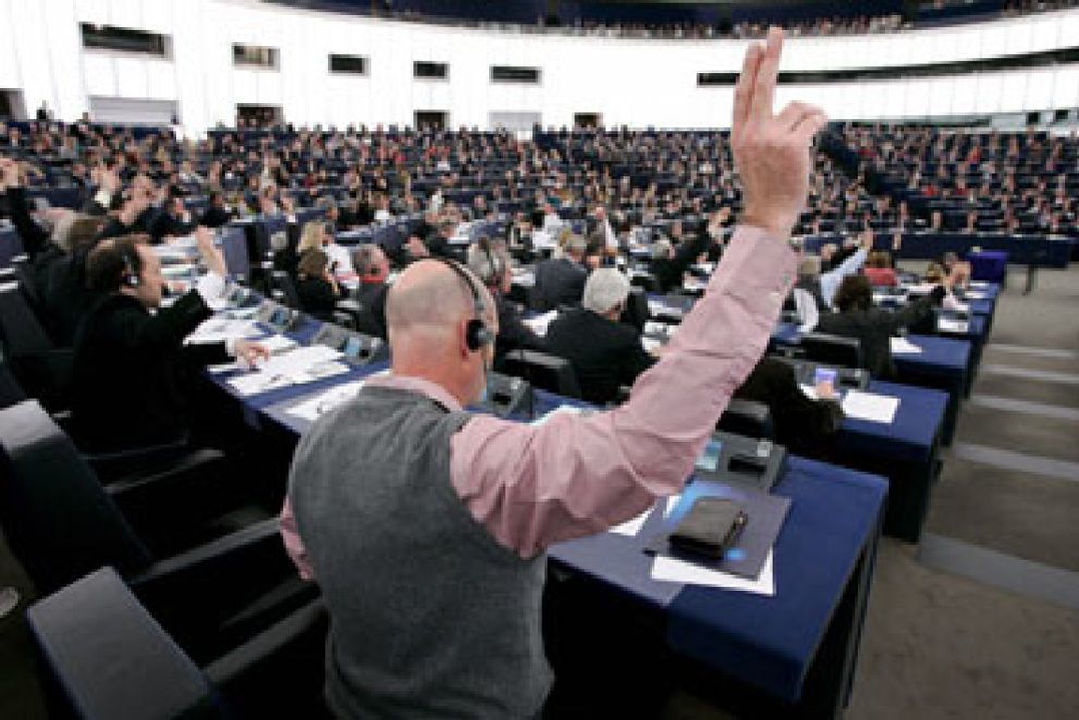 Foto: Bruselas recula y limitará la subida salarial de los eurofuncionarios a un 1,85%