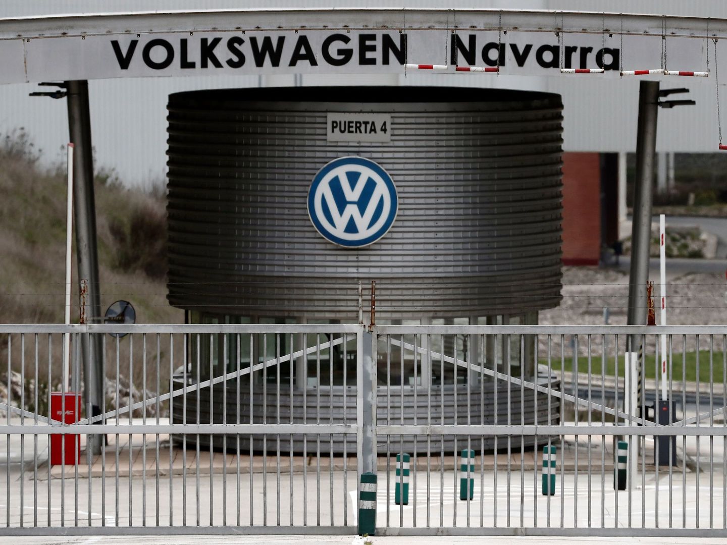 Volkswagen estudia ya como volver a abrir su fábrica a finales de abril. (EFE)