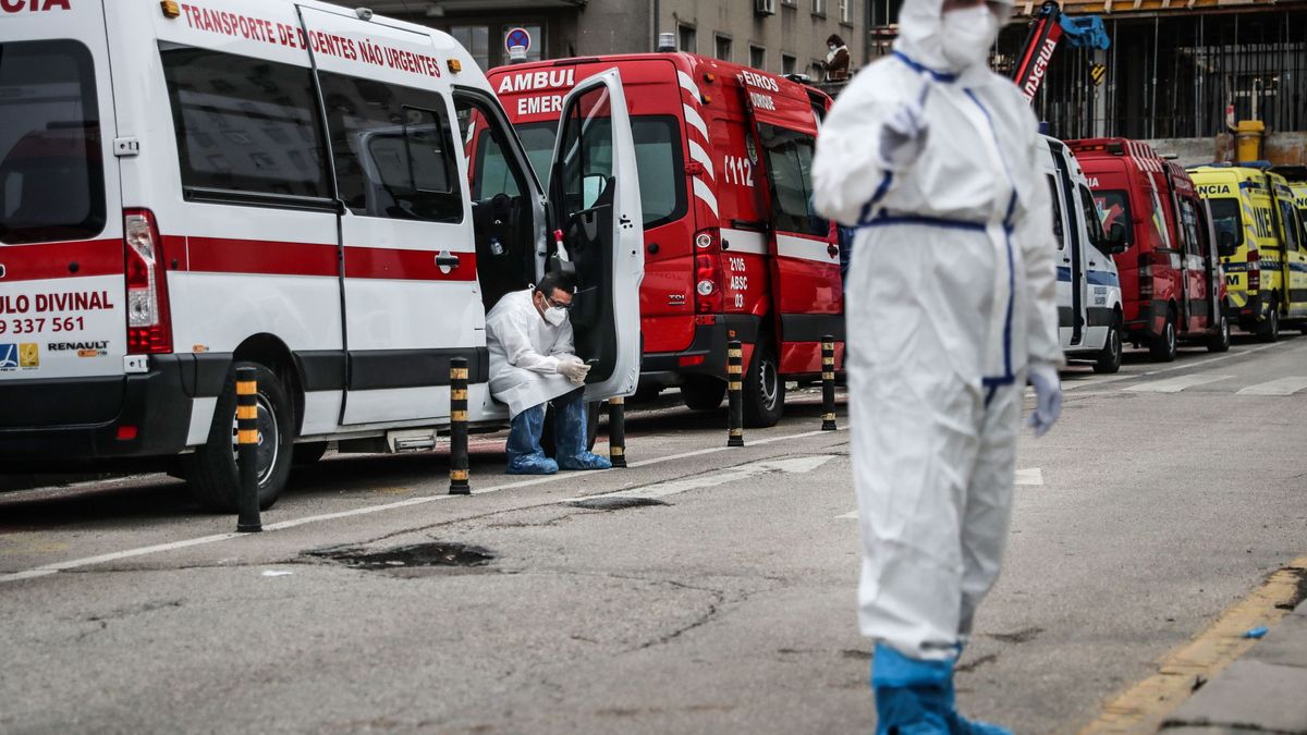 Colas de ambulancias ante los hospitales y un país aterrorizado: Portugal, frente al colapso