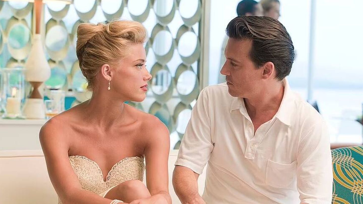 Amber Heard y Johnny Depp, en 'Los diarios del ron'. (Capitol Pictures)