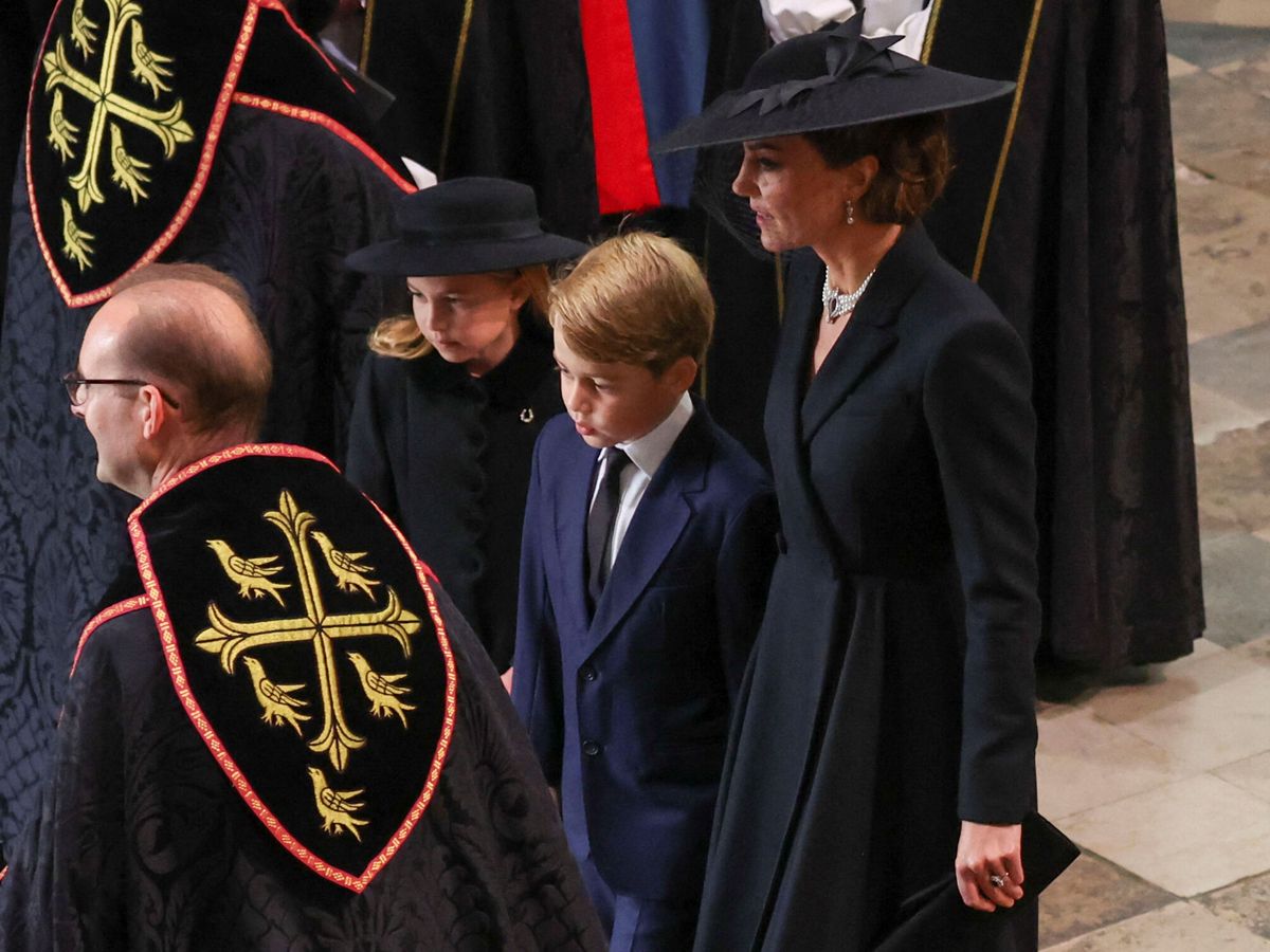 Foto: Kate Middleton, junto a sus hijos George y Charlotte. (Reuters/Pool/Phil Noble)