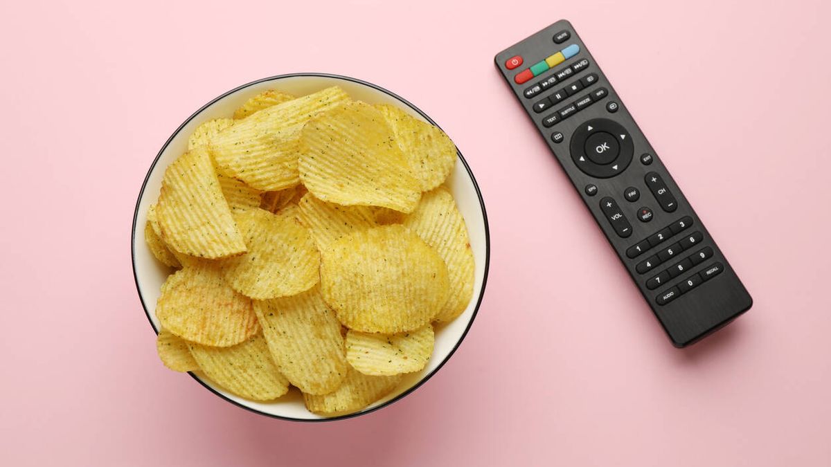 El antojo de la distracción: ¿ver la televisión te da más hambre?