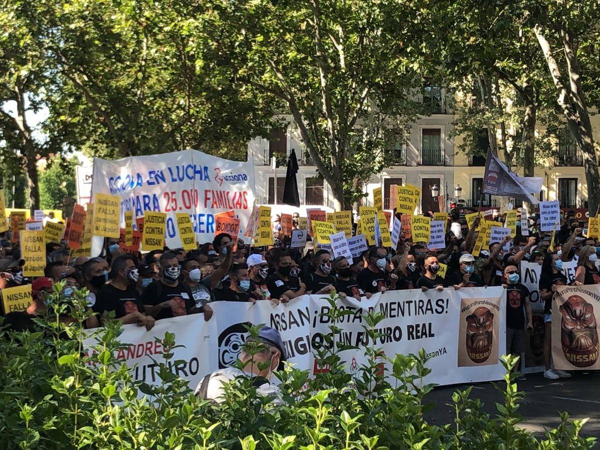 Foto: Manifestación de trabajadores de Nissan en Madrid, esta mañana. (UGT)