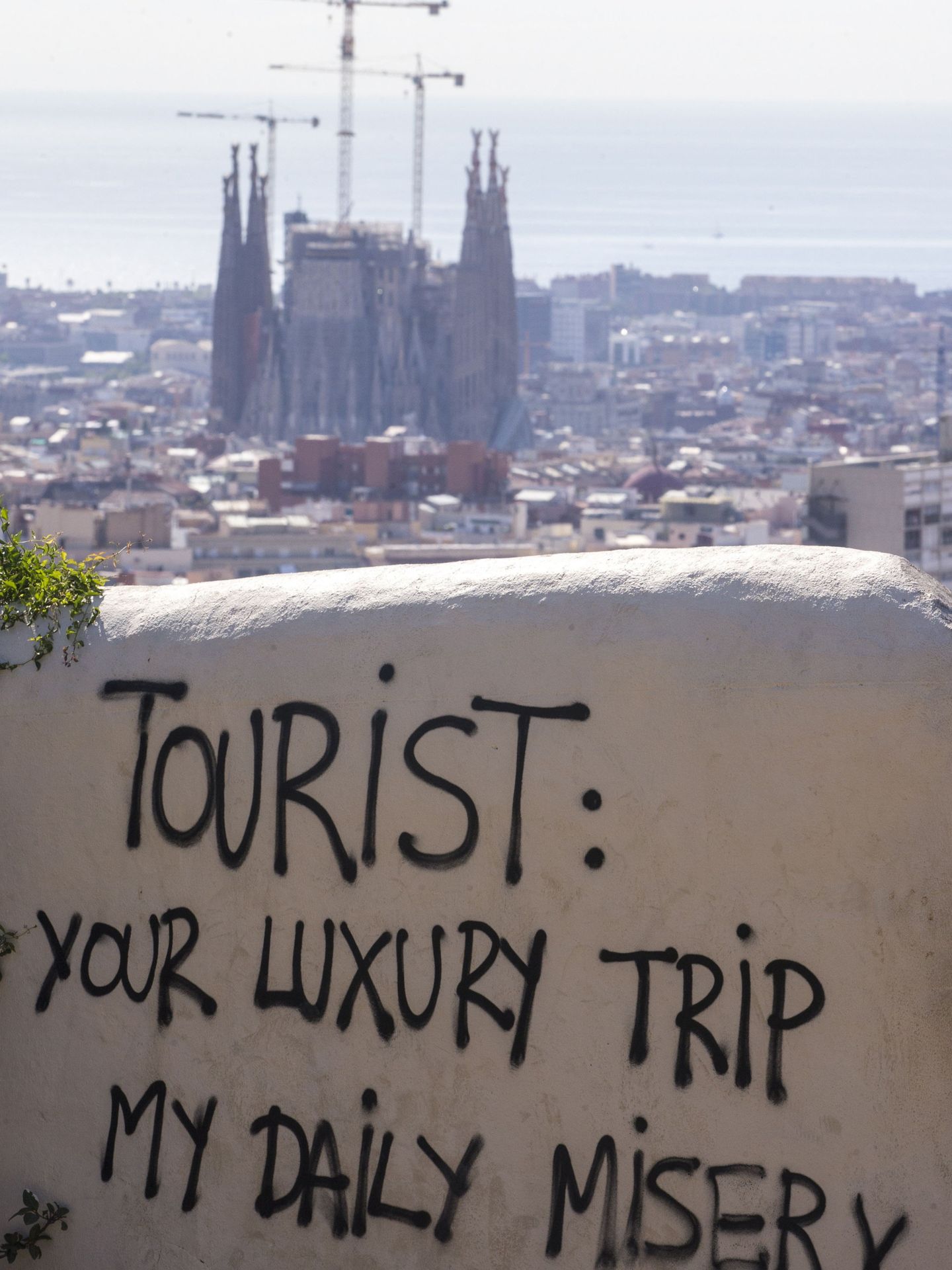 Pintadas contra el turismo en Barcelona. (EFE)