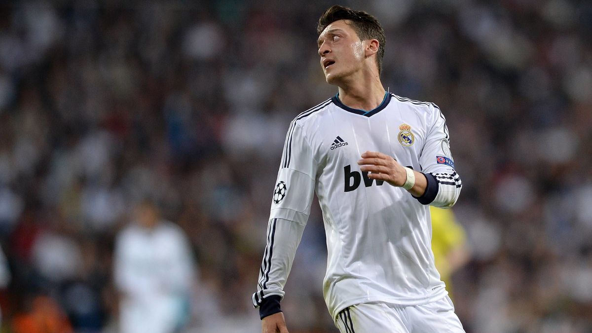 La venta de Özil provoca un cisma entre los jugadores y la directiva del Madrid