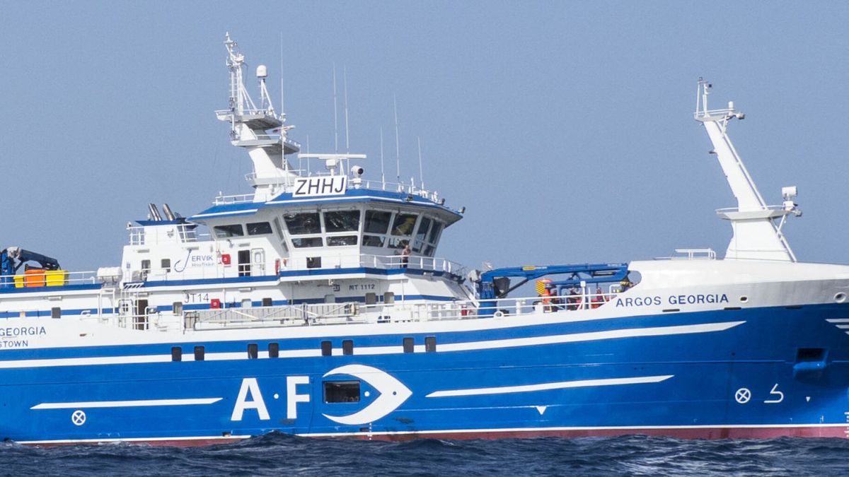 Dos españoles muertos, dos desaparecidos y seis rescatados tras el naufragio del buque pesquero Argos en las Malvinas