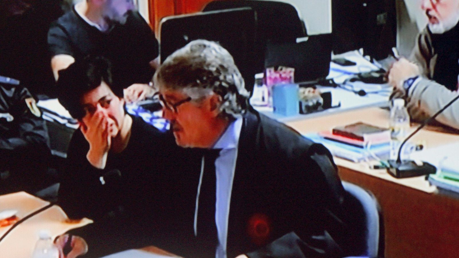 Foto: Rosario Porto, junto a su abogado José Luis Gutiérrez Aranguren (EFE)