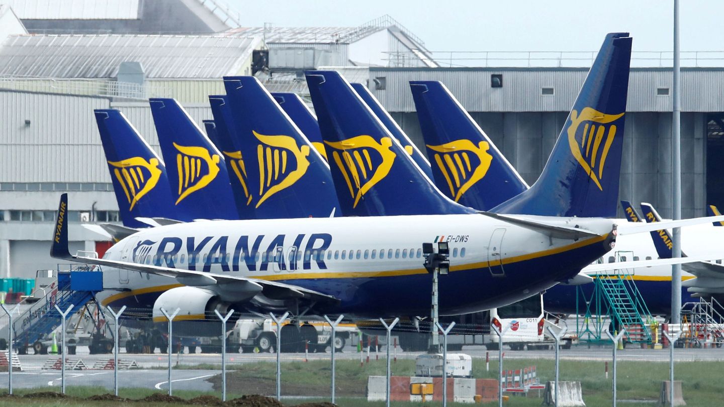 Aviones de Ryanair, en tierra. (Reuters)