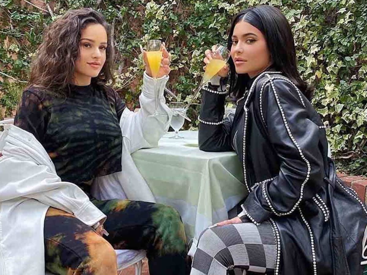 Foto: Rosalía y Kylie Jenner. (Instagram)