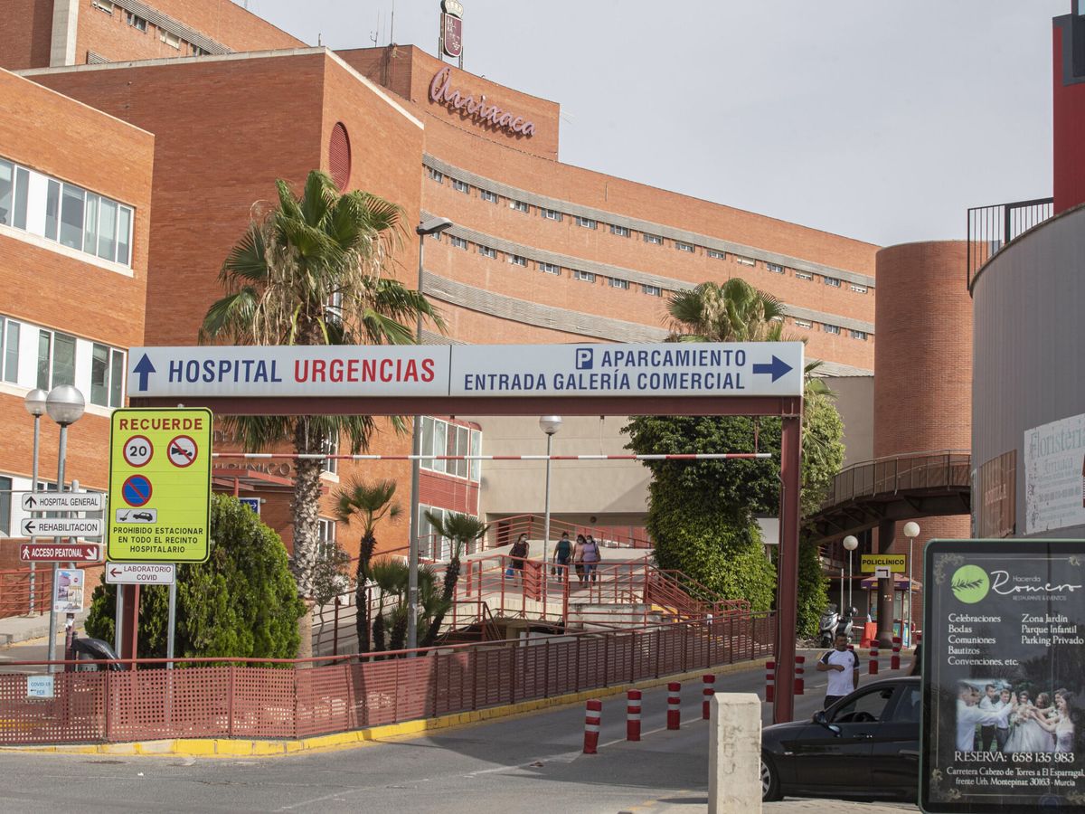 Foto: El Hospital Virgen de la Arrixaca de Murcia, donde fueron trasladados los heridos. (EFE/Marcial Guillén)