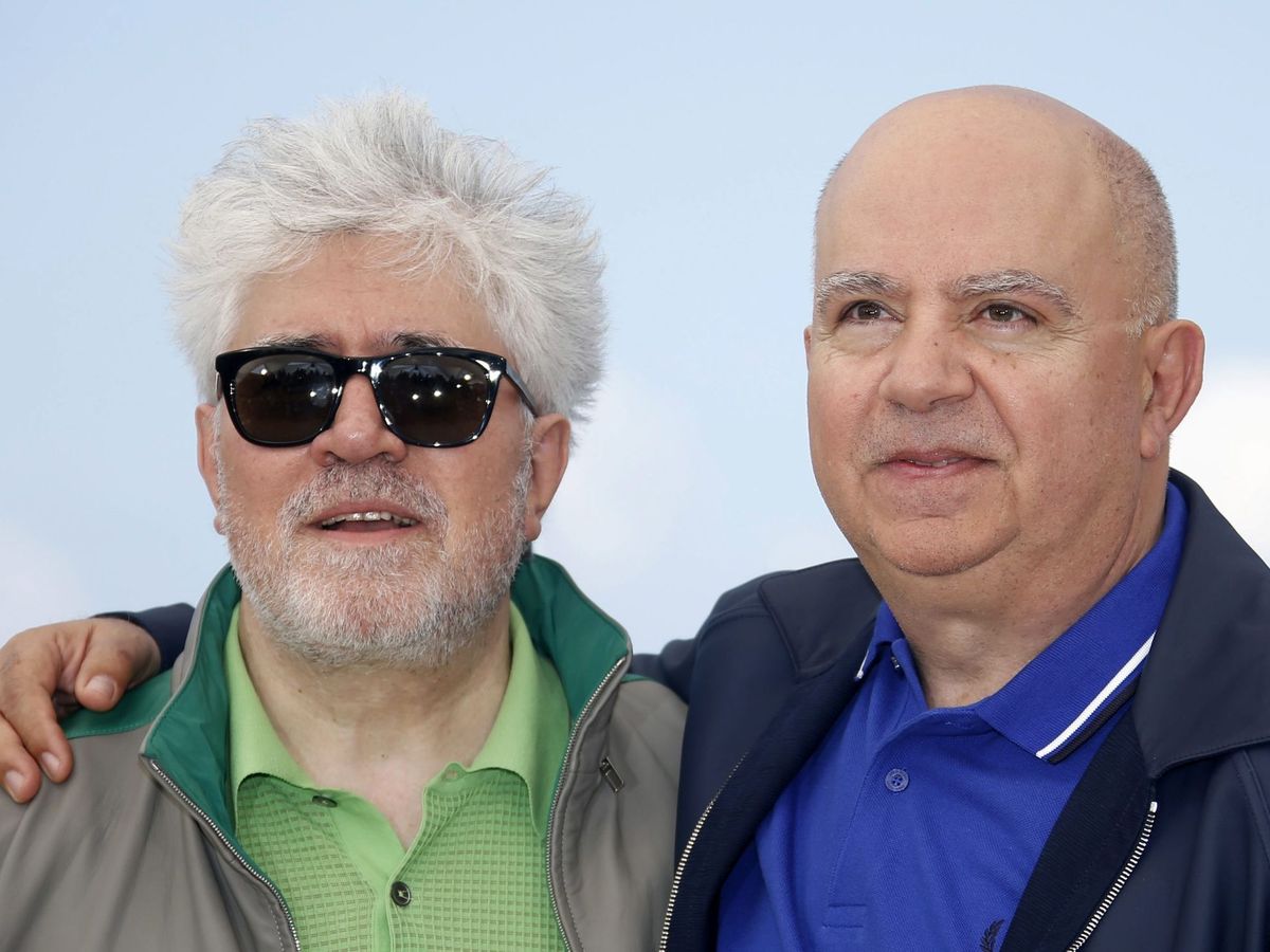 Foto: Pedro y Agustín Almodóvar, en Cannes en 2016. (EFE/Guillaume Horcajuelo)