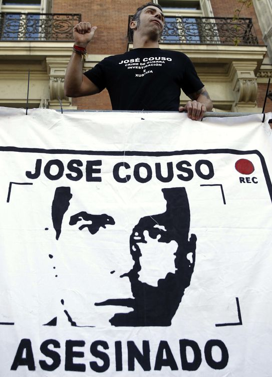 Foto: David Couso, hermano de José Couso, el cámara asesinado en Irak, durante un homenaje. (EFE)