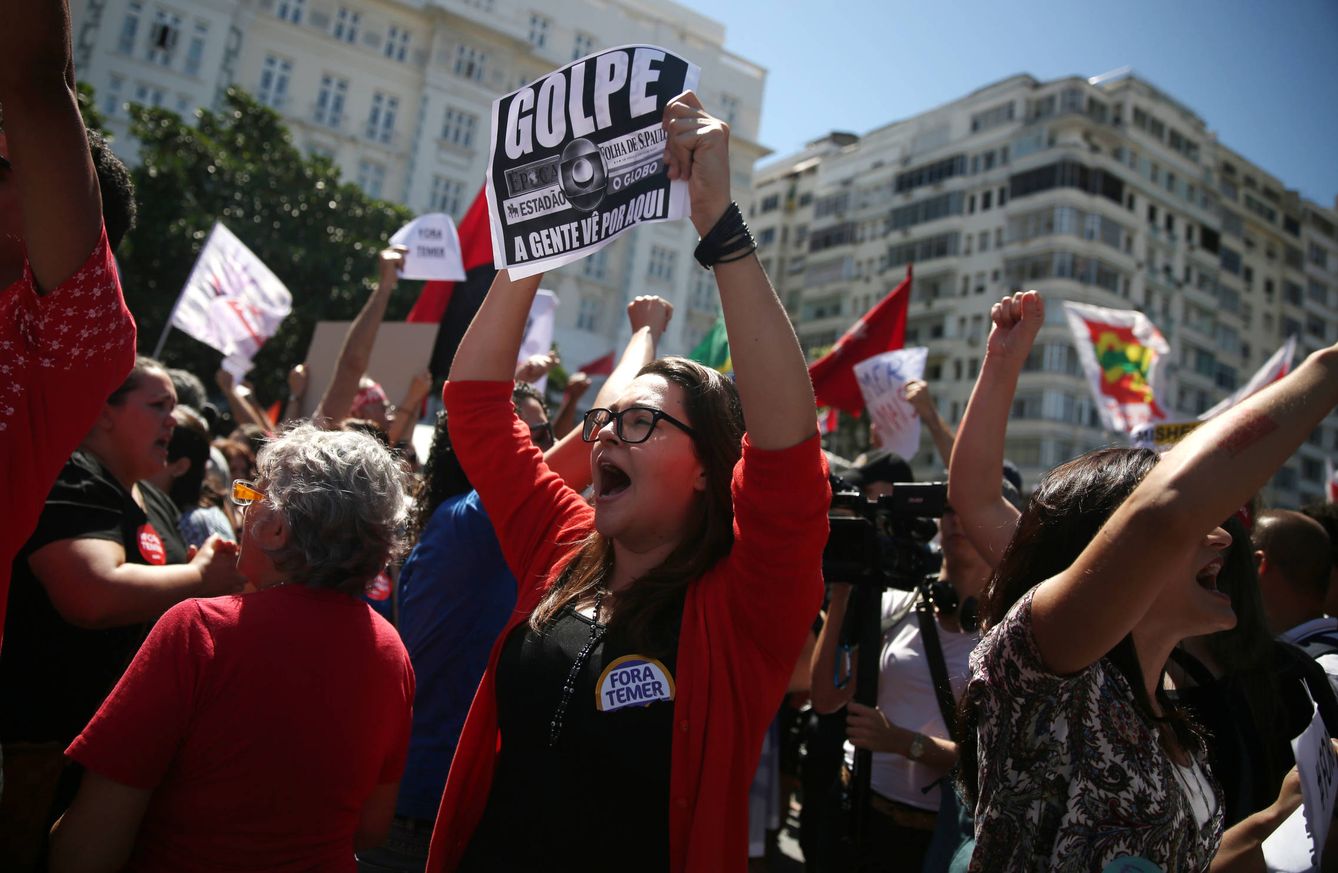 Una simpatizante de Dilma Rousseff durante una protesta contra el 'impeachment' en Río de Janeiro, el 4 de septiembre de 2016 (Reuters). 