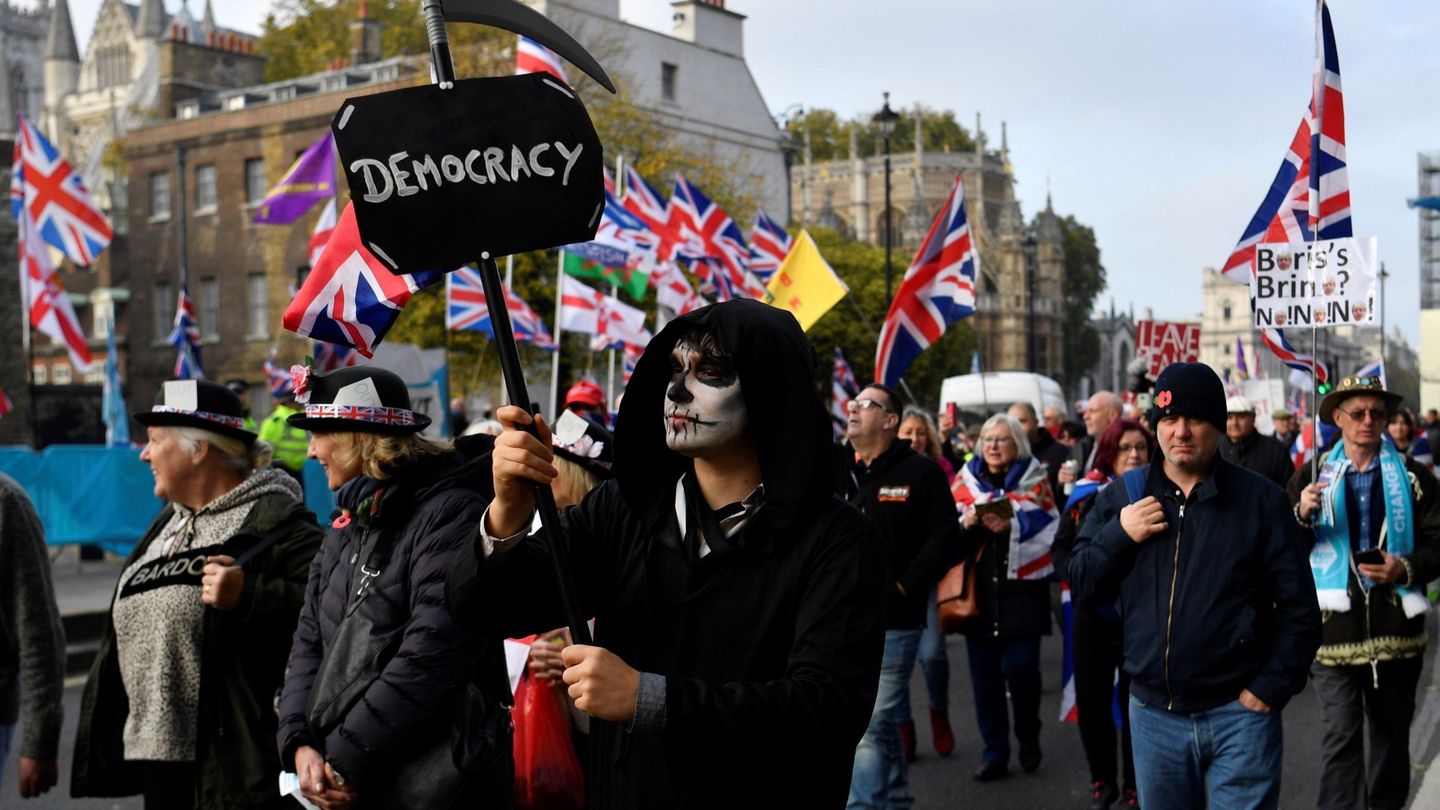 Manifestantes a favor del Brexit protestan el 31 de octubre en Londres (Reino Unido). (EFE)