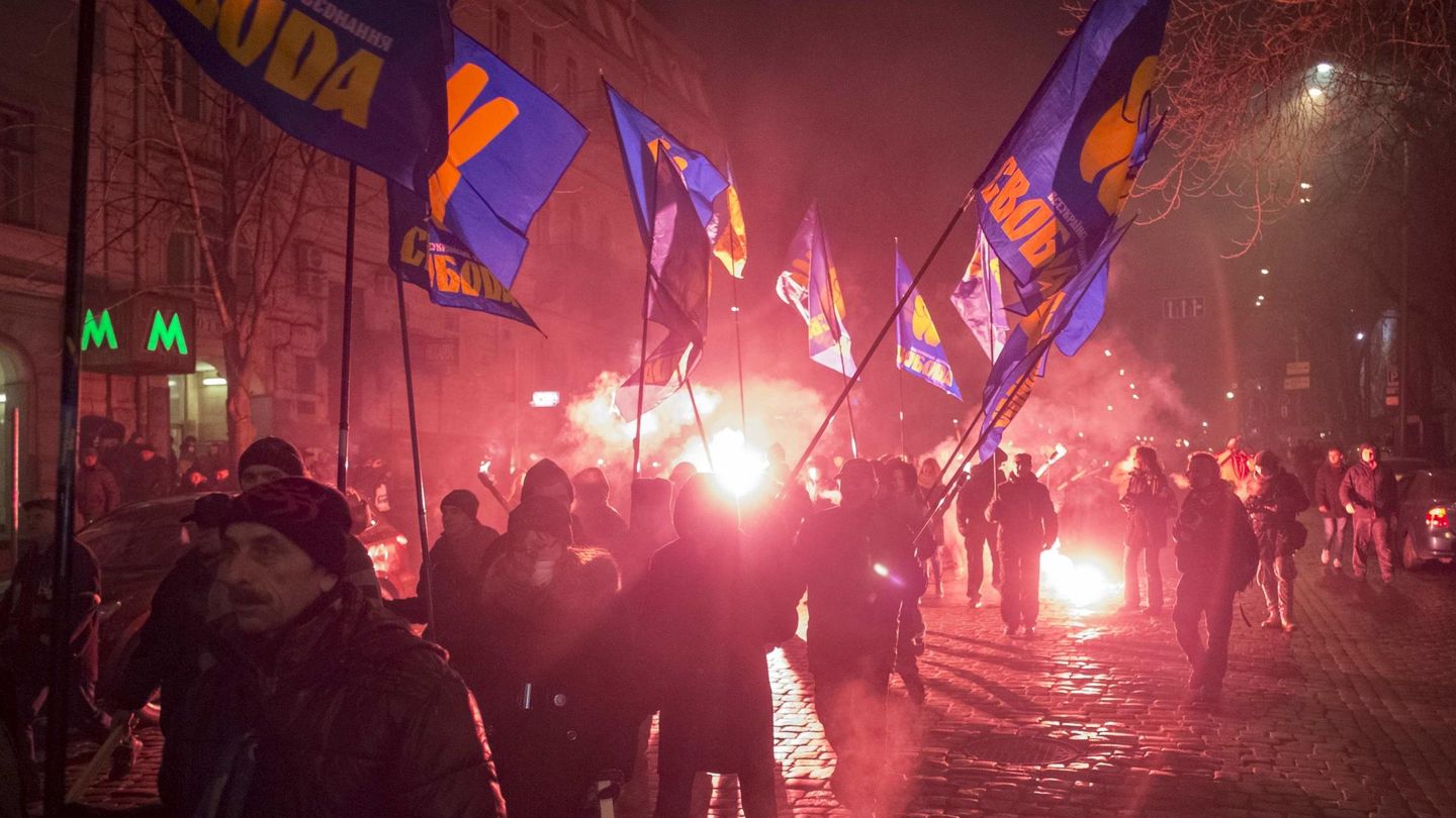 Activistas de Svoboda celebran el aniversario del nacimiento de Stepán Bandera en Kiev (Reuters).