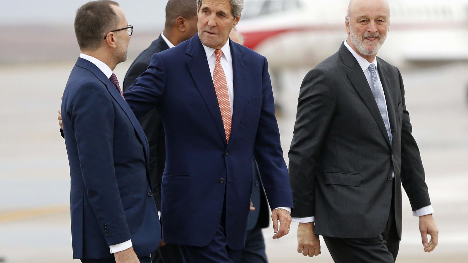 Foto: Ramón Gil-Casares (d) con John Kerry (c) y el embajador de EEUU en España, James Costos (i)