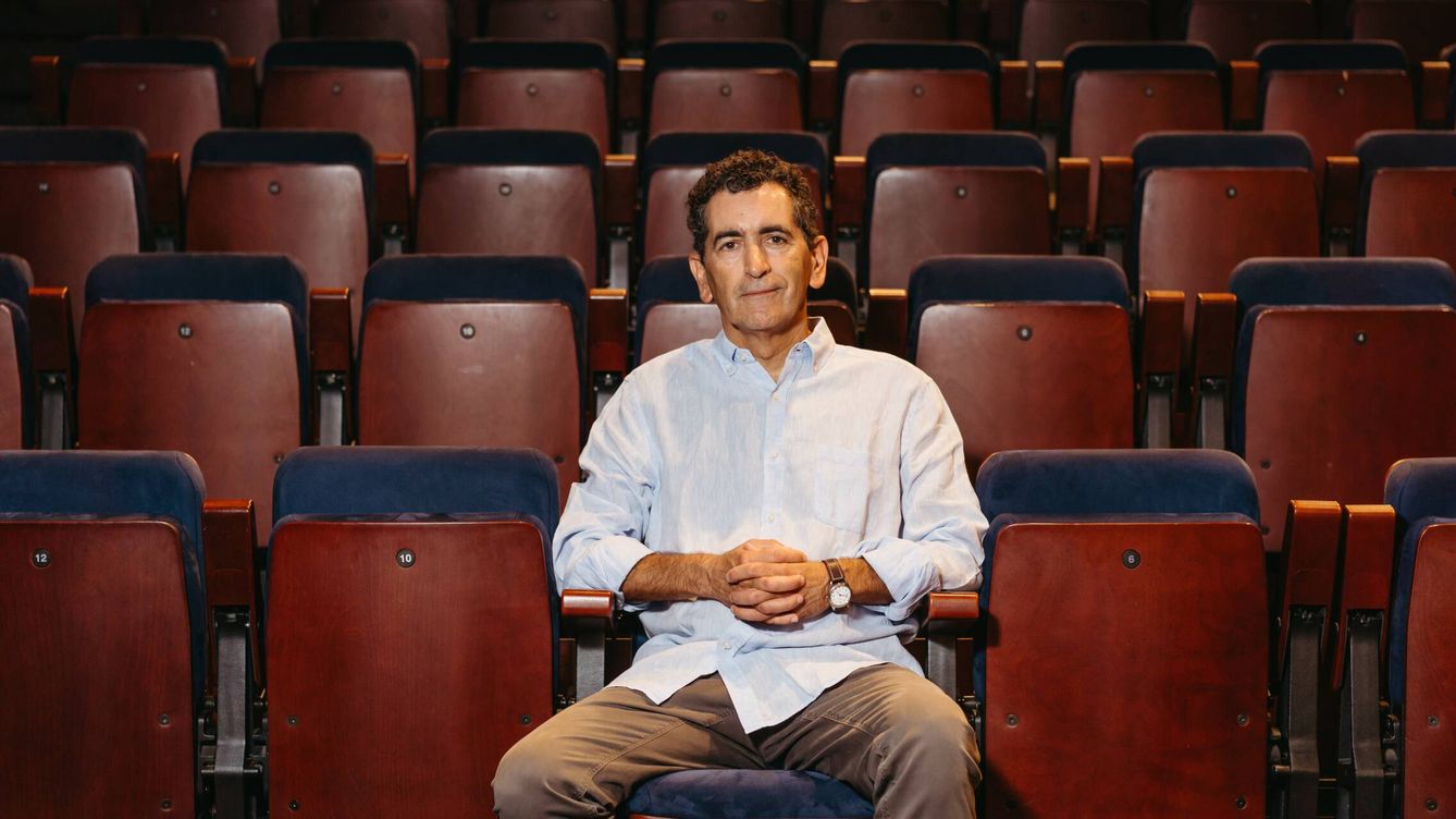 Foto: El dramaturgo y director Juan Mayorga en el Teatro de la Abadía. (Lucía Romero)